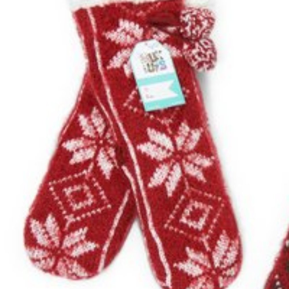 NWT Muk Luk Shea Butter infused Red /white Snowflake Cabin Socks - L/XL (8.5-11)